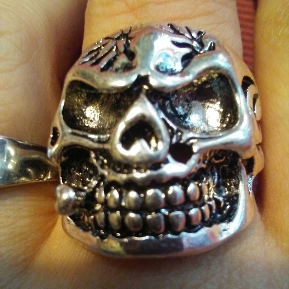 Skull Ring Heavy Metal Silver Big Cigar Smoking Unisex Biker Goth Rock Punk Sz 8 - Picture 4 of 8